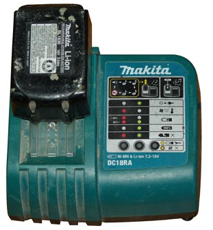 makita_charger
